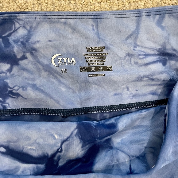 Zyia Navy Hendrix Pocket Light n Tight Hi-Rise Capri Legging 20", EUC, 12 - Picture 7 of 8